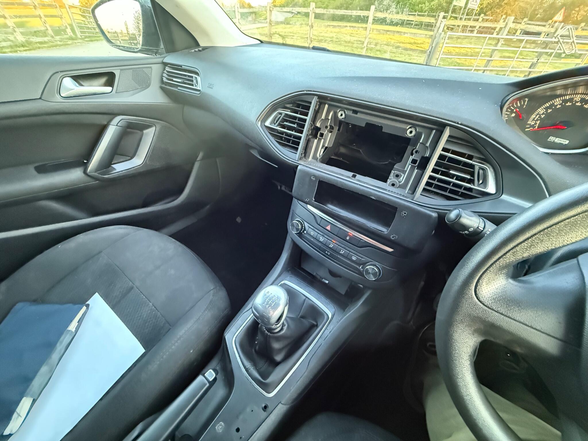 Peugeot 308 SW 1.6 BlueHDi Access Euro 6 (s/s) 5dr — photo 69 of 84